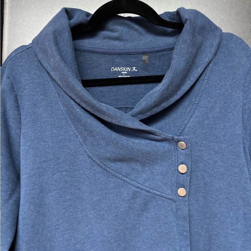 3 Danskin Cozy wrap tops with snap-Detail and cowl neck - Picture 9 of 9